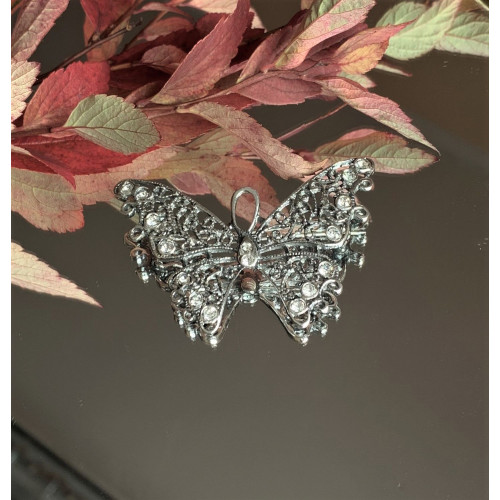 Piękna srebrna broszka motyl